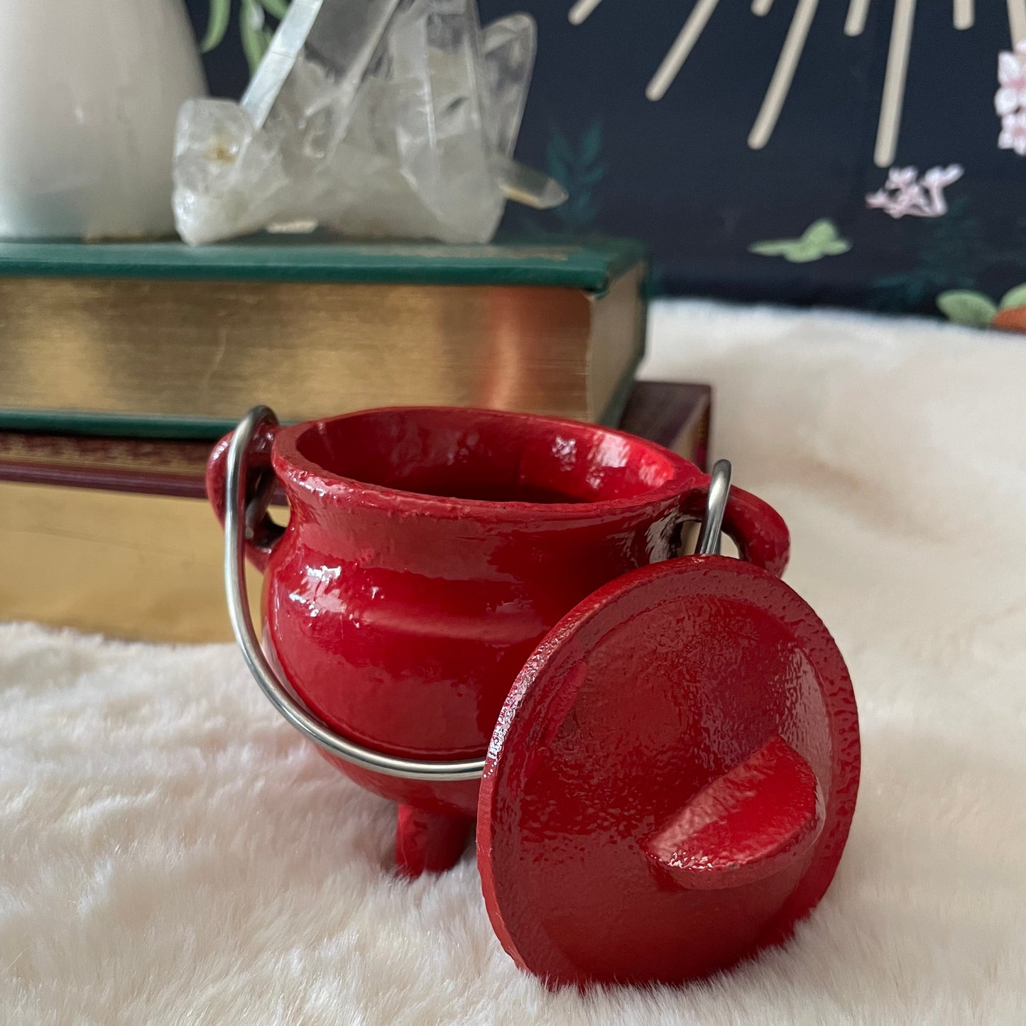 Cast Iron Cauldron with Lid - Executive Gypsy