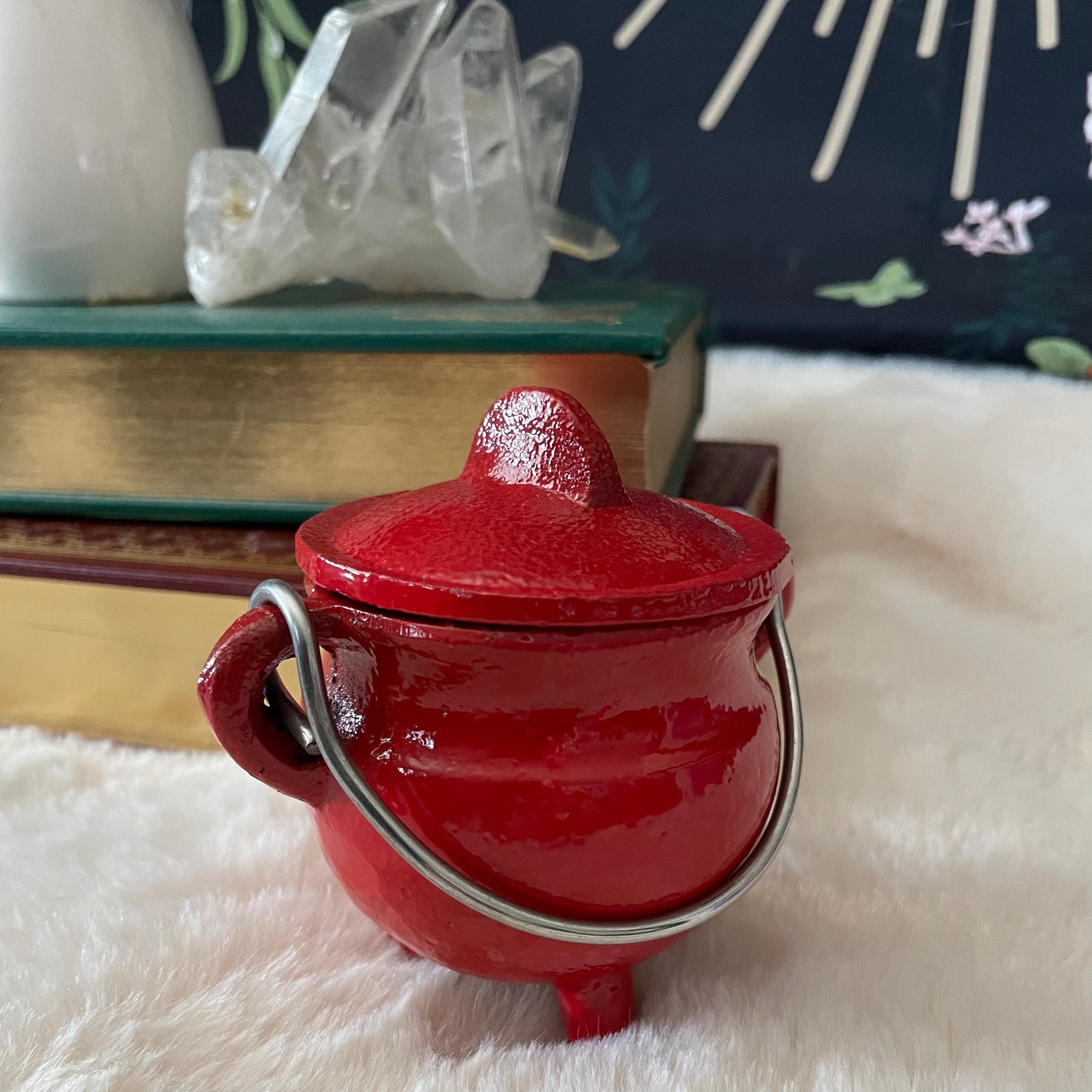 Cast Iron Cauldron with Lid - Executive Gypsy