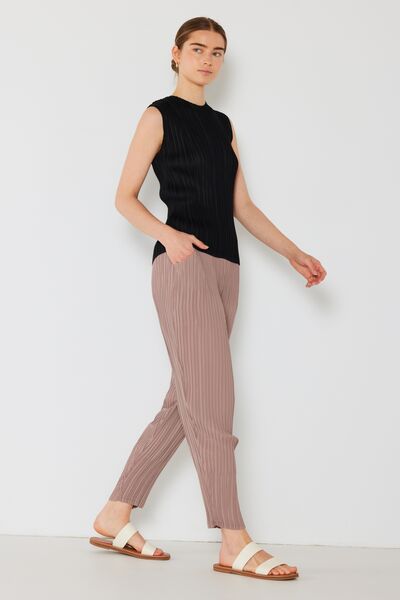 Pleated Relaxed-Fit Slight Drop Crotch Jogger