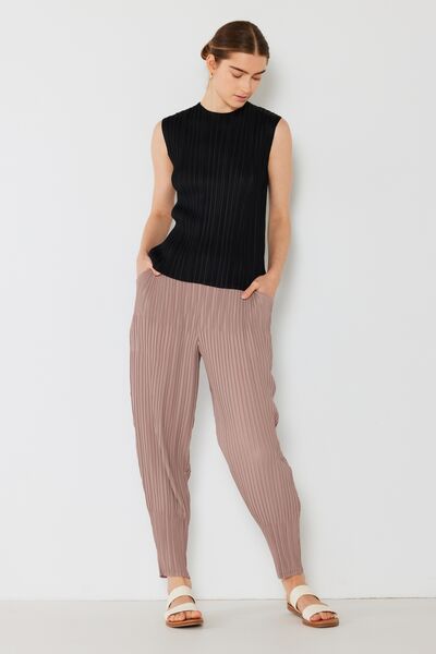 Pleated Relaxed-Fit Slight Drop Crotch Jogger